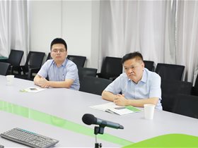 南通市崇川區(qū)政協(xié)主席嚴(yán)崇明一行到訪云創(chuàng)參觀考察