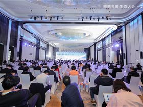 云創(chuàng)大數(shù)據(jù)代表合作伙伴在江蘇鯤鵬昇騰生態(tài)大會(huì)作報(bào)告